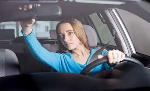 Al volante: los hombres riesgosos, las mujeres distraídas
