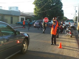 Como prevenir distracciones al conducir un automóvil