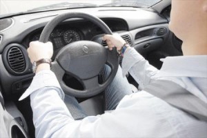 Evitar accidentes de auto con el manejo defensivo