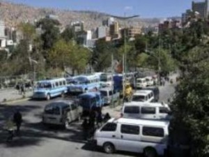 Reglamento del Código de Tránsito y circulación vehicular en las calles de Bolivia 