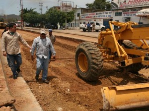 Apoyan elementos de tránsito vialidad en Veracruz