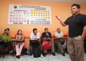 Alumnos son capacitados en autoescuela de Ecuador