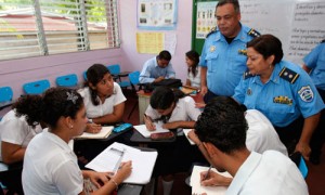 Educación vial para alumnos y maestros en Nicaragua