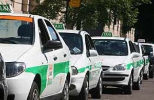 Taxistas se olvidan del cinturón de seguridad en la plata Argentina