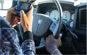 El teléfono: agente distractor al conducir