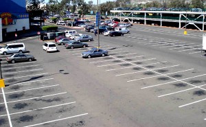 En Santo Domingo carecen de espacios para estacionar automóviles