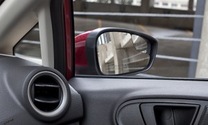 Cómo utilizar los espejos al conducir