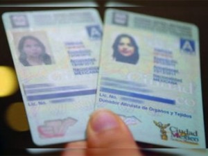 Se propone la expedición de licencias de conducir permanentes en México DF