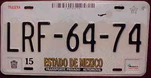 Cárcel a conductores que no porten placas ni tarjetón en el Estado de México