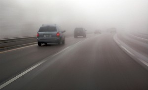 ¿Cómo enseñar a conducir cuando hay neblina?