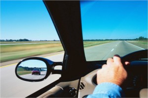 El acomodo de los espejos del automóvil: Tema que te salvará la vida