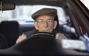 Los adultos mayores son los más prudentes al conducir