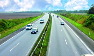 Uso del carril derecho en la autopista disminuye los accidentes viales