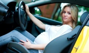 Conducir embarazada: cómo hacerlo sin riesgos