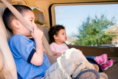 ninos-en-coche