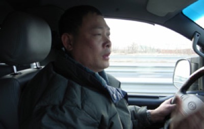 Sorprendidos 11 chinos haciendo trampas para obtener el teórico del examen de conducir