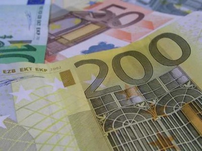 Francia dará 1000 euros a los desempleados que se saquen el permiso de conducir