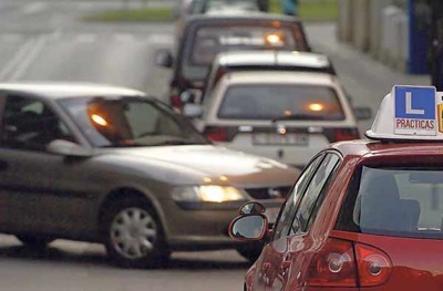 Algunas autoescuelas gallegas no respetan el Reglamento