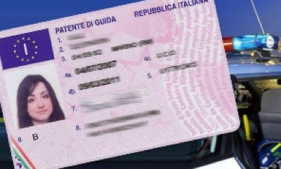 Posible red de falsificación de permiso de conducir italiano