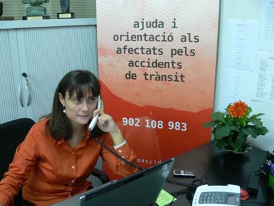 Teléfono de ayuda a las ví­ctimas de accidentes: 902 108 983