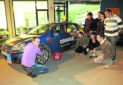 Autoescuelas Cosmos enseña gratis a cambir una rueda y colocar las cadenas de nieve