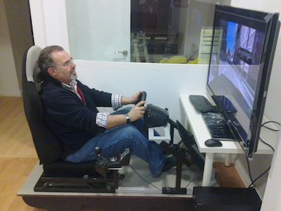 En Arroyomolinos se podrá practicar con un simulador de conducción gracias a la autoescuela Serie 1