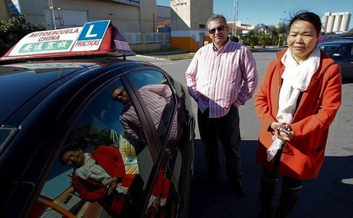 Abre la primera autoescuela china en Andalucía